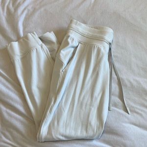 Ready to Rulu Jogger Crops White